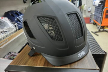 通気性バッチリの街乗りヘルメット！女性にもオススメ！ [ABUS HYBAN2.0 VELMET BLACK]