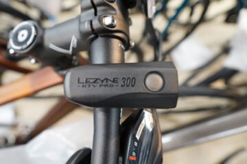ハンドルと一体感のあるレザインのライト！当店のイチオシです！ [LEZYNE KTV PRO DRIVE+]